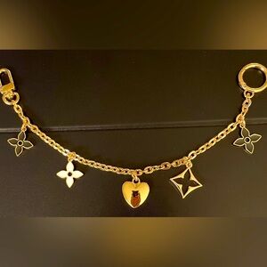 Gorgeous Gold Tone Heart & Flower Bag Charm, NEW!